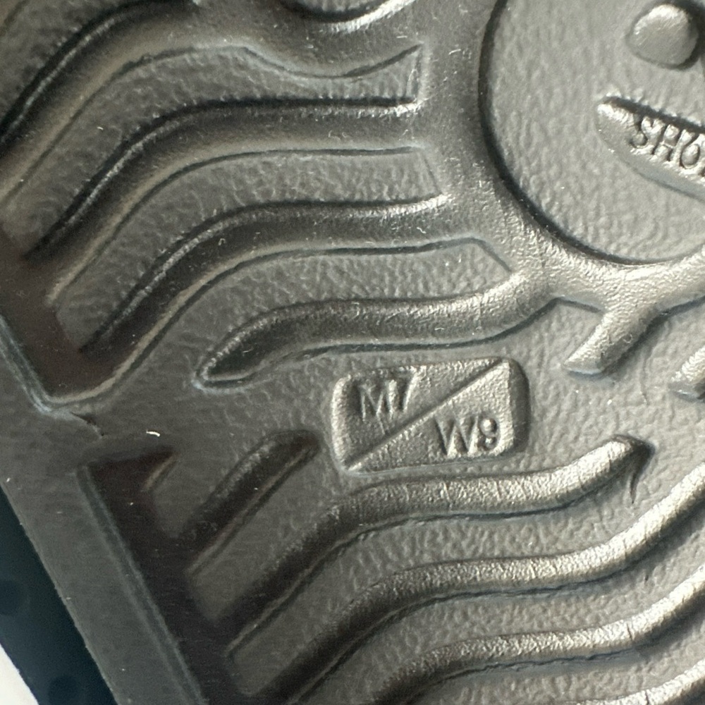 Disney Native Mickey Mouse Shoes White/Black/Red Mens 7 Women 9 Excellent Condit - Picture 6 of 7